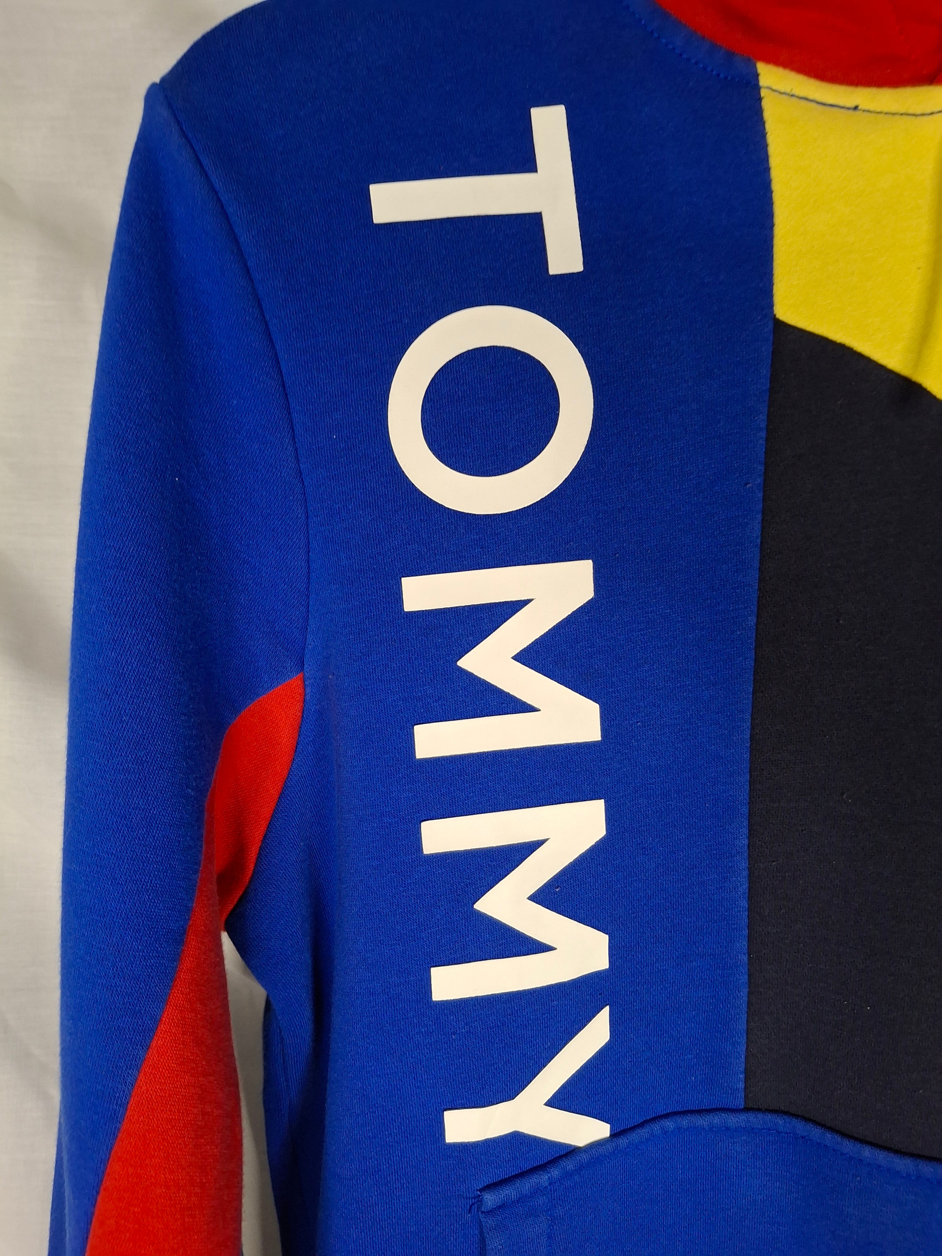 Sweat Tommy Hilfiger VINTAGE Style 90s  -  COLOR BLOCK Logo Mania  - Taille : S (36) Pièce vintage unique