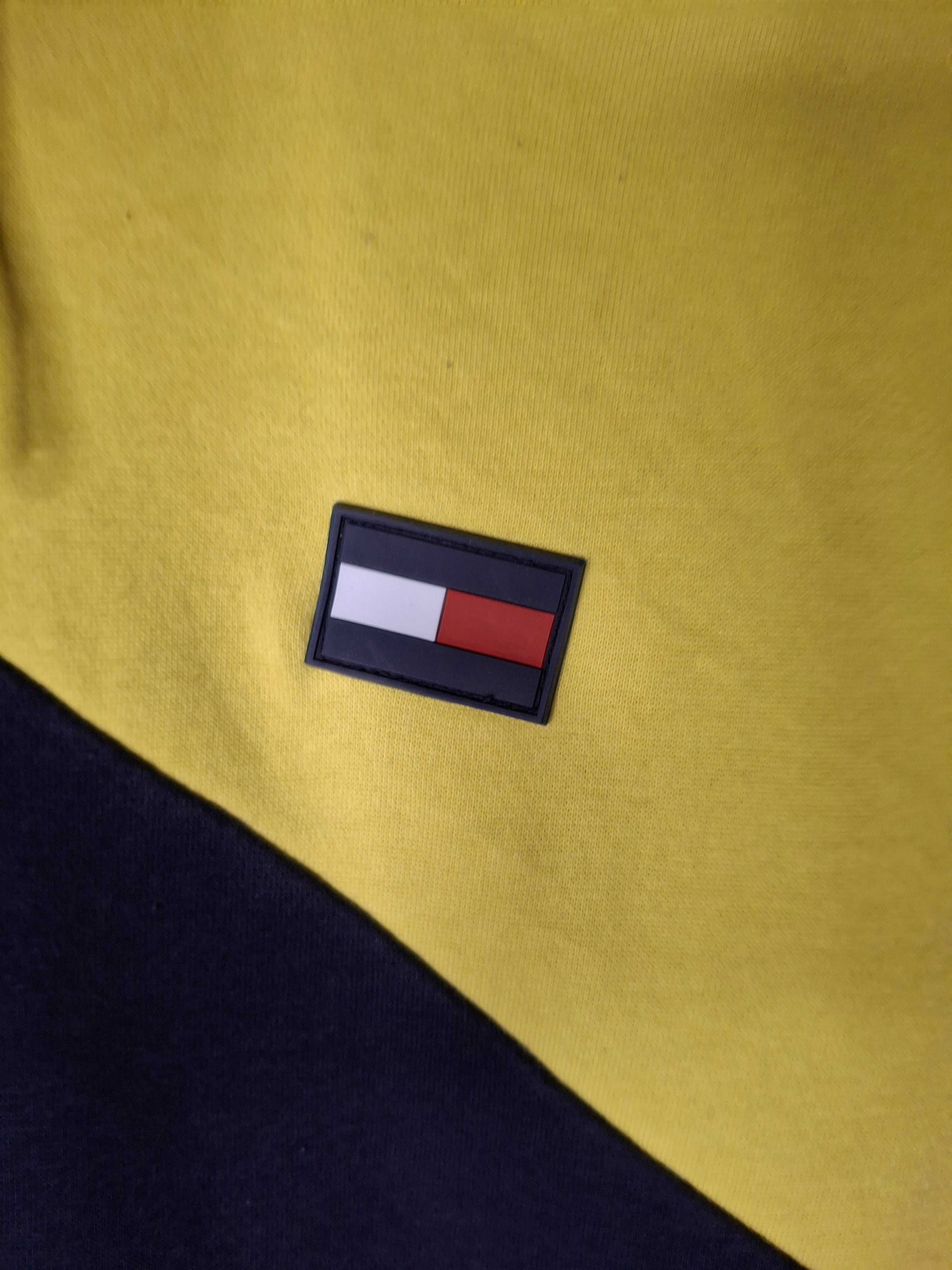 Sweat Tommy Hilfiger VINTAGE Style 90s  -  COLOR BLOCK Logo Mania  - Taille : S (36) Pièce vintage unique