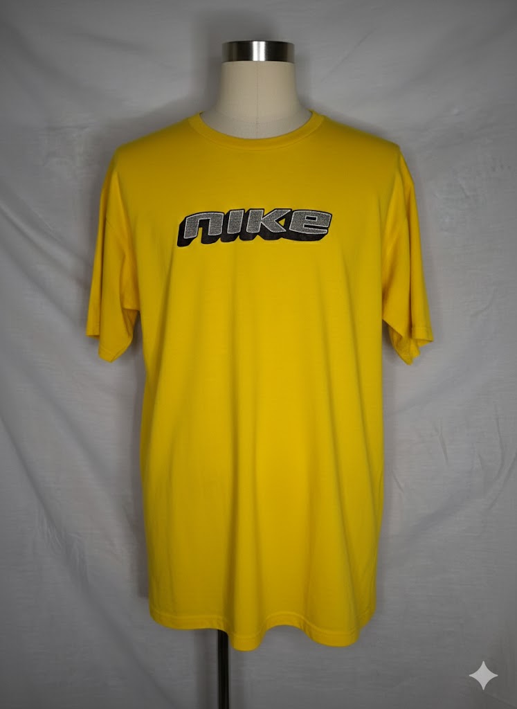 T-Shirt Nike VINTAGE Années 2000 (Y2K) logo impression vinyle  - jaune - Taille  L (40) Pièce vintage unique