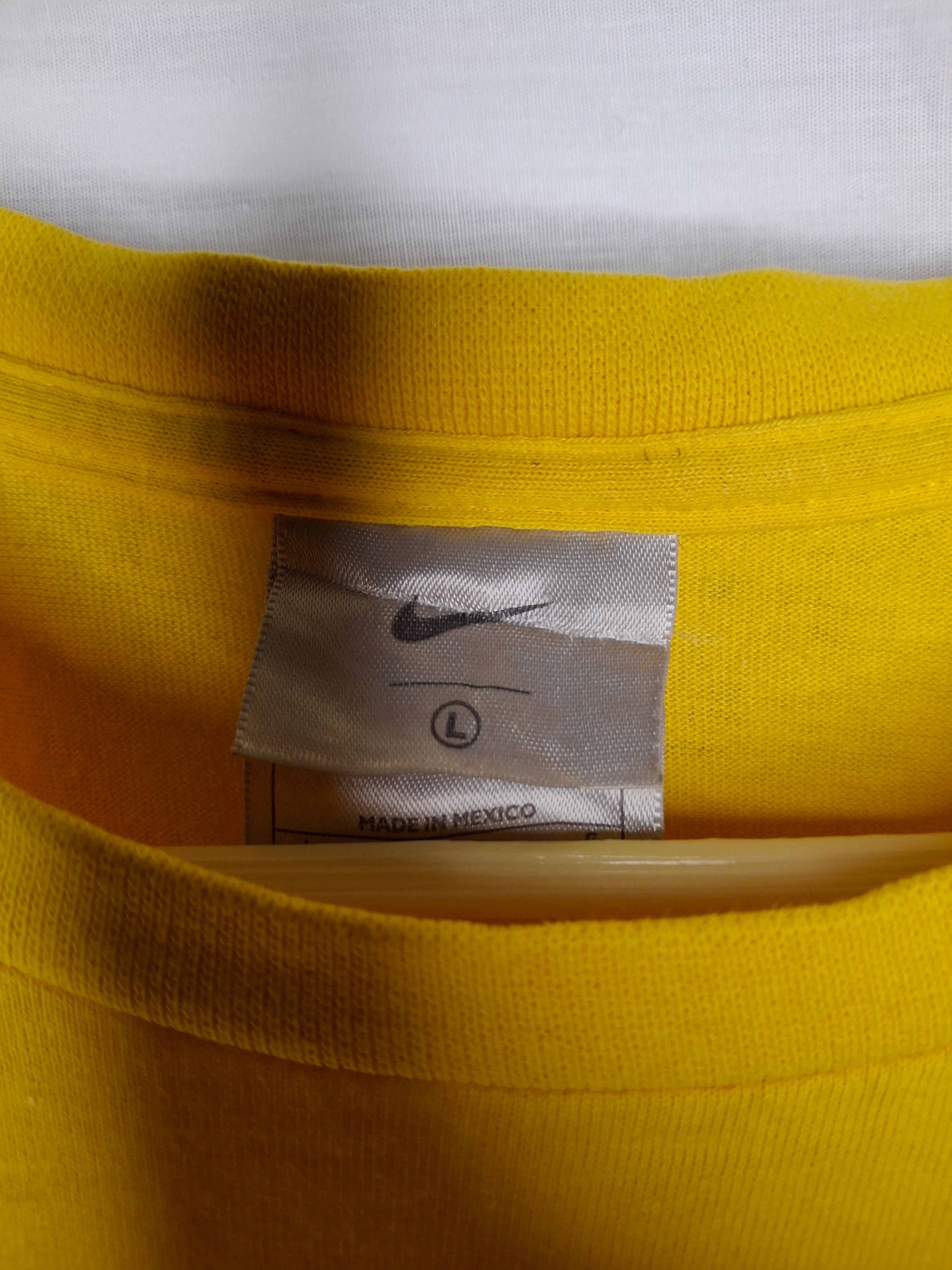 T-Shirt Nike VINTAGE Années 2000 (Y2K) logo impression vinyle  - jaune - Taille  L (40) Pièce vintage unique